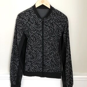 Lululemon Noir Jacket Sz 8 Lightweight, Thumbholes, Mesh, Black Animal Print